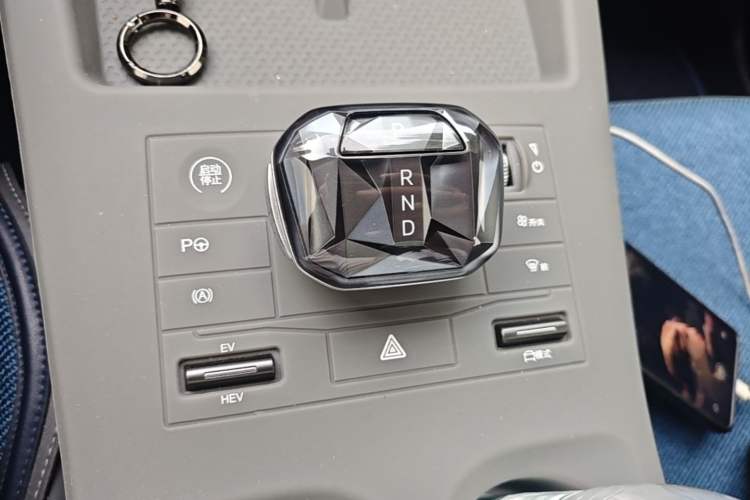 Used BYD Qin PLUS 2025 DM-i Smart Drive 55KM Leading Model Gear Lever
