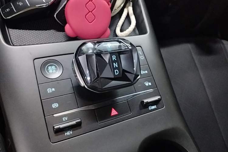 Used BYD Qin PLUS 2025 DM-i Smart Drive 55KM Leading Model Gear Lever