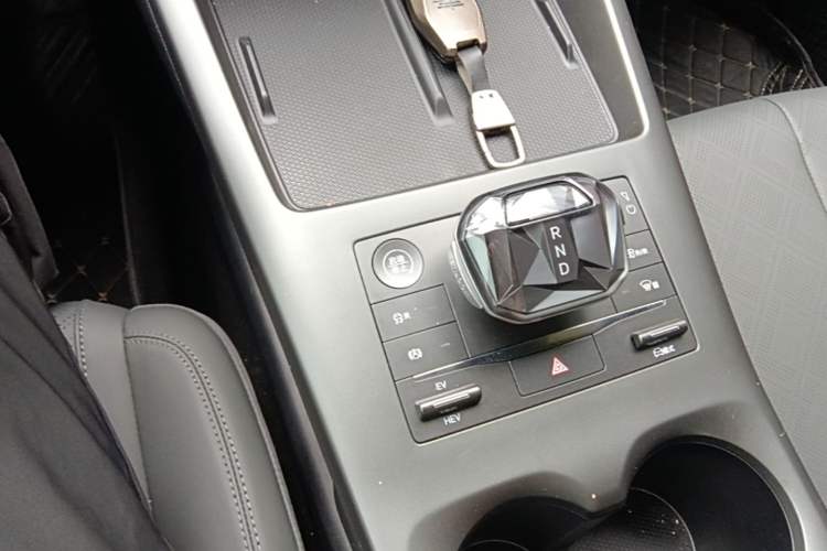 Used BYD Qin PLUS 2025 DM-i Smart Drive 55KM Leading Model Gear Lever