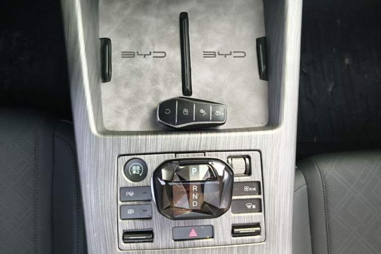 Used BYD Qin PLUS 2025 EV Smart Drive Version 510KM Beyond Model Gear Lever
