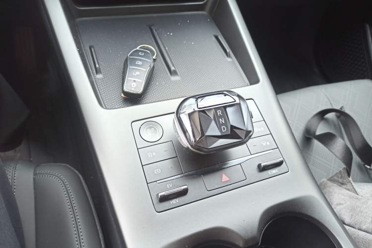 Used BYD Qin PLUS 2025 DM-i Smart Drive 55KM Leading Model Gear Lever