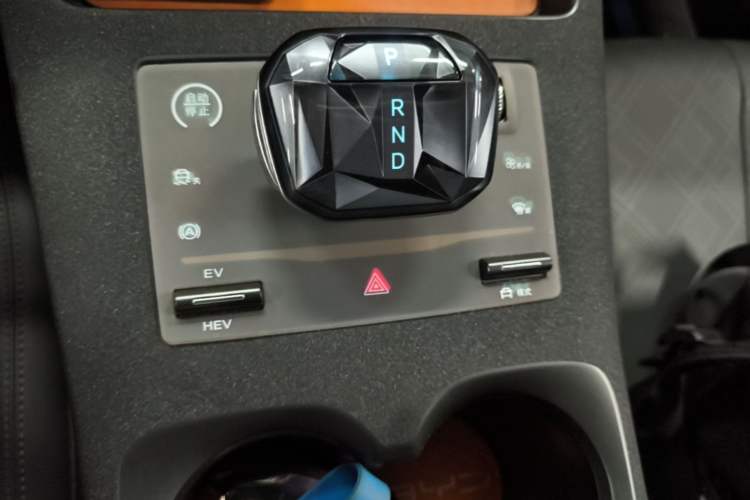 Used BYD Qin PLUS 2025 DM-i Smart Drive 55KM Leading Model Gear Lever