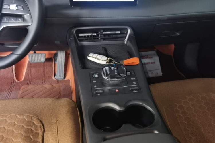 Used BYD Qin PLUS 2025 DM-i Smart Drive 55KM Leading Model Gear Lever