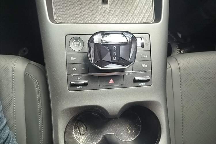 Used BYD Qin PLUS 2025 DM-i Smart Drive 55KM Leading Model Gear Lever
