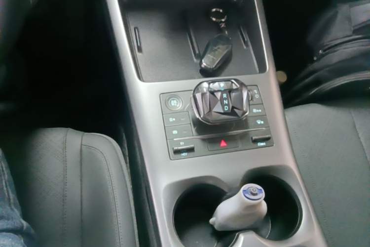 Used BYD Qin PLUS 2025 DM-i Smart Drive 55KM Leading Model Gear Lever
