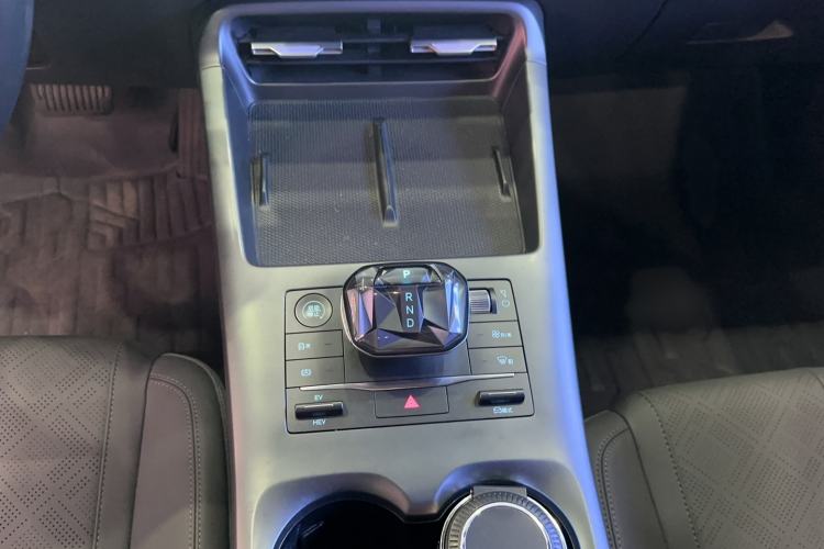 Used BYD Qin PLUS 2025 DM-i Smart Drive 55KM Leading Model Gear Lever