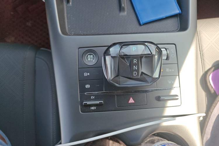 Used BYD Qin PLUS 2025 DM-i Smart Drive 55KM Leading Model Gear Lever