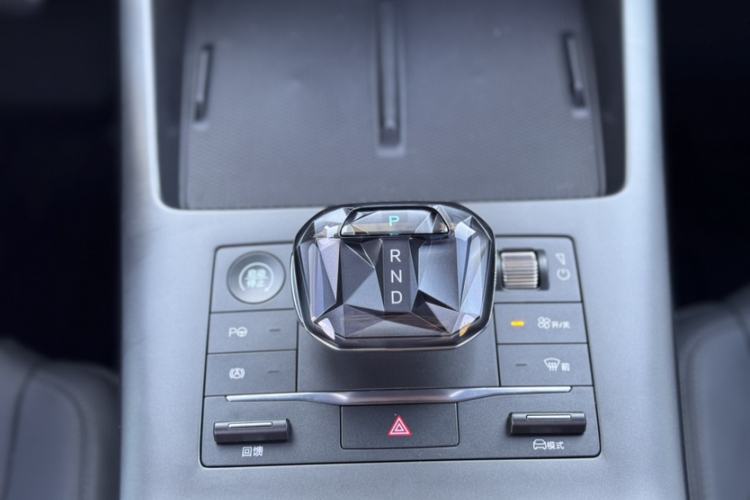 Used BYD Qin PLUS 2025 EV Smart Drive Edition 420KM Leading Model Gear Lever