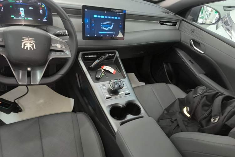 Used BYD Qin PLUS 2025 DM-i Smart Drive 55KM Leading Model Gear Lever