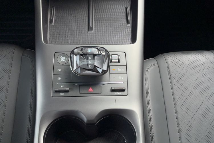 Used BYD Qin PLUS 2025 DM-i Smart Drive 55KM Beyond Model Gear Lever