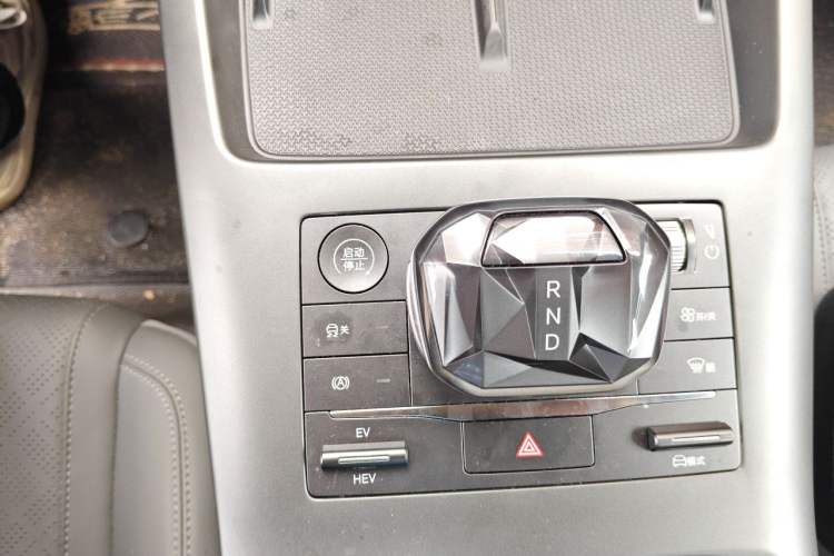 Used BYD Qin PLUS 2025 DM-i Smart Drive 55KM Leading Model Gear Lever