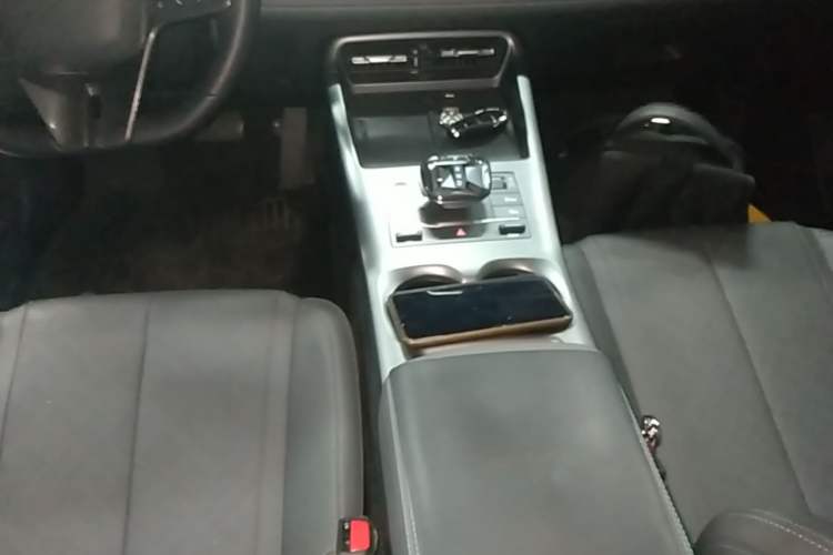 Used BYD Qin PLUS 2025 DM-i Smart Drive 55KM Leading Model Gear Lever