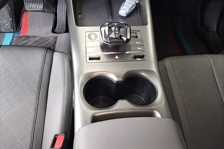 Used BYD Qin PLUS 2025 DM-i Smart Drive 55KM Leading Model Gear Lever