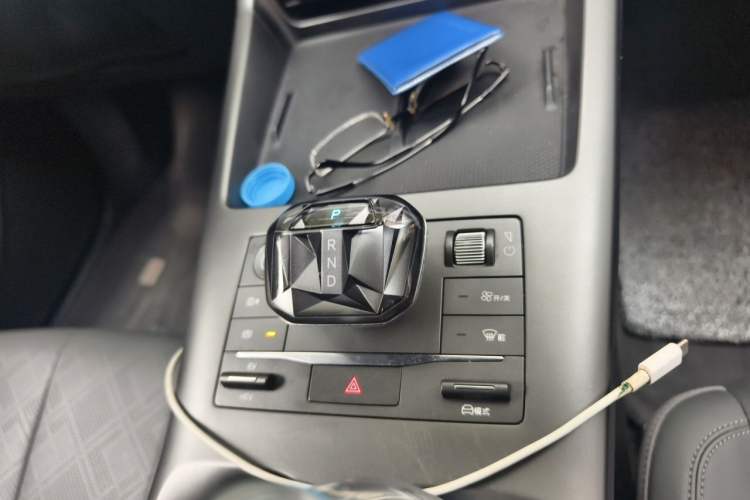 Used BYD Qin PLUS 2025 DM-i Smart Drive 55KM Leading Model Gear Lever