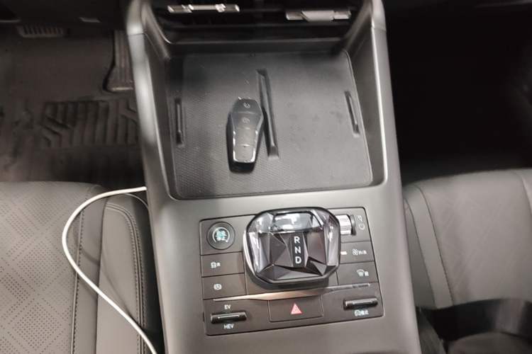 Used BYD Qin PLUS 2025 DM-i Smart Drive 55KM Leading Model Gear Lever