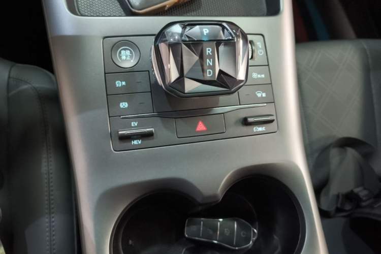 Used BYD Qin PLUS 2025 DM-i Smart Drive 55KM Leading Model Gear Lever