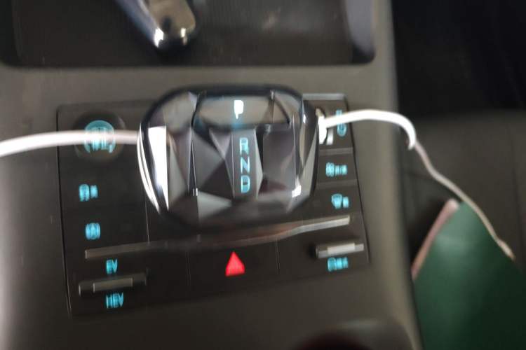 Used BYD Qin PLUS 2025 DM-i Smart Drive 55KM Leading Model Gear Lever