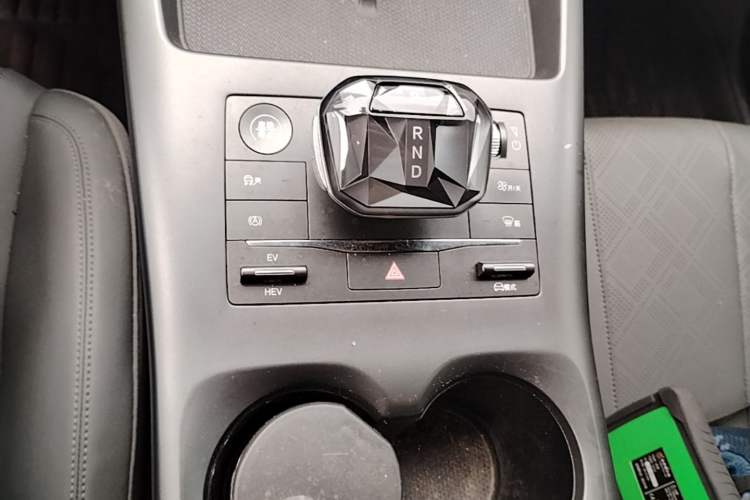 Used BYD Qin PLUS 2025 DM-i Smart Drive 55KM Leading Model Gear Lever
