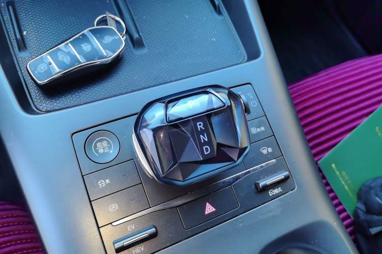 Used BYD Qin PLUS 2025 DM-i Smart Drive 55KM Leading Model Gear Lever