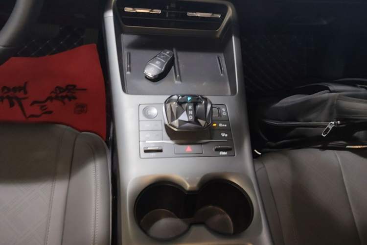 Used BYD Qin PLUS 2025 DM-i Smart Drive 55KM Leading Model Gear Lever