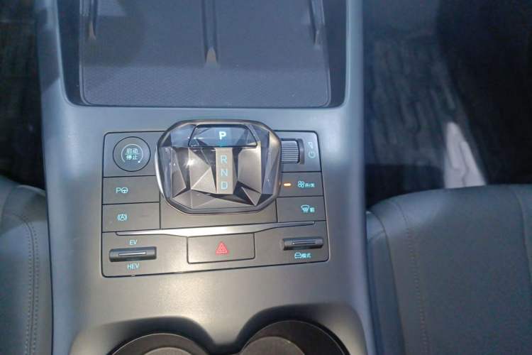 Used BYD Qin PLUS 2025 DM-i Smart Drive 55KM Beyond Model Gear Lever