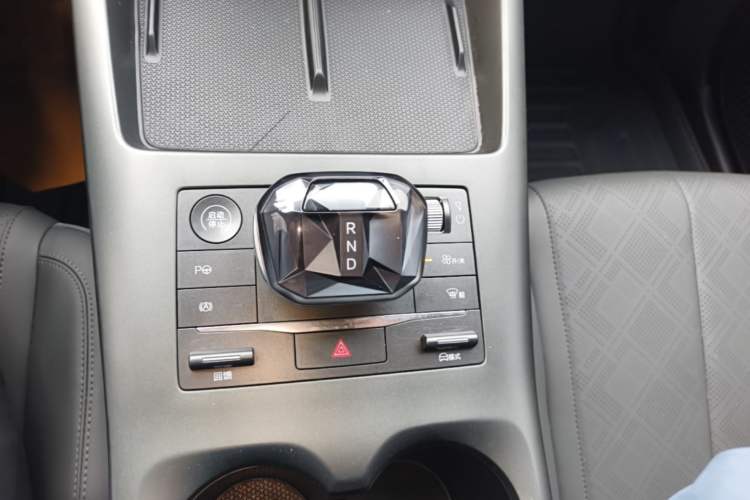 Used BYD Qin PLUS 2025 EV Smart Drive Edition 510KM Leading Model Gear Lever
