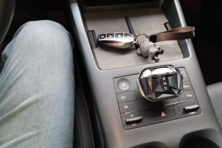 Used BYD Qin PLUS 2025 DM-i Smart Drive 55KM Leading Model Gear Lever