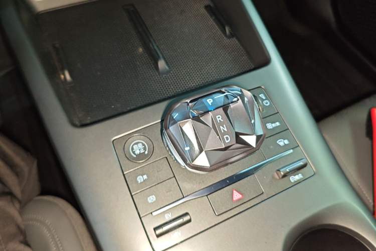 Used BYD Qin PLUS 2025 DM-i Smart Drive 55KM Leading Model Gear Lever