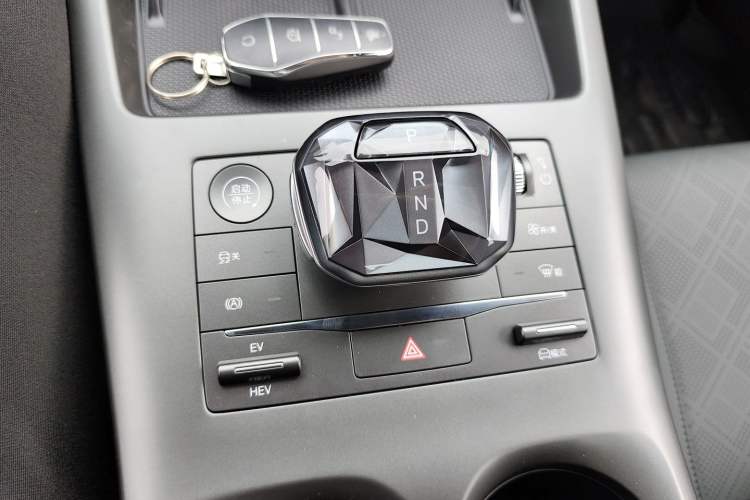 Used BYD Qin PLUS 2025 DM-i Smart Drive 55KM Leading Model Gear Lever