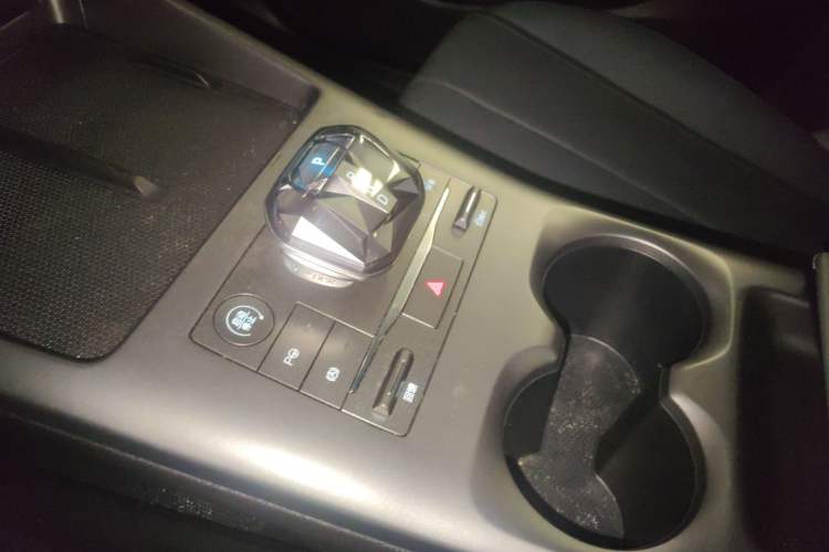 Used BYD Qin PLUS 2025 EV Smart Drive Edition 420KM Leading Model Gear Lever