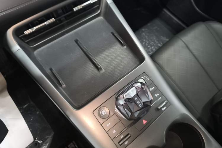 Used BYD Qin PLUS 2025 DM-i Smart Drive 55KM Leading Model Gear Lever