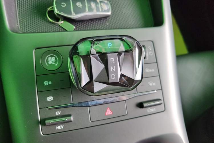 Used BYD Qin PLUS 2025 DM-i Smart Drive 55KM Leading Model Gear Lever