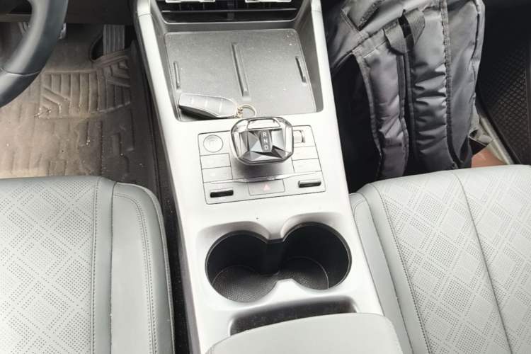 Used BYD Qin PLUS 2025 DM-i Smart Drive 55KM Leading Model Gear Lever