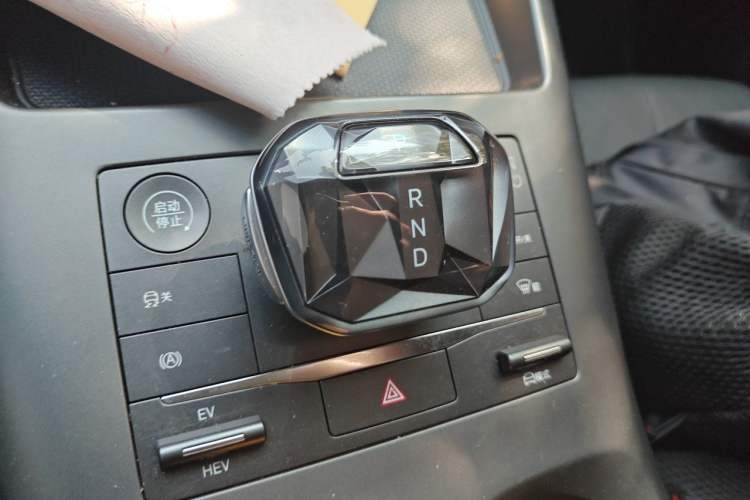 Used BYD Qin PLUS 2025 DM-i Smart Drive 55KM Leading Model Gear Lever
