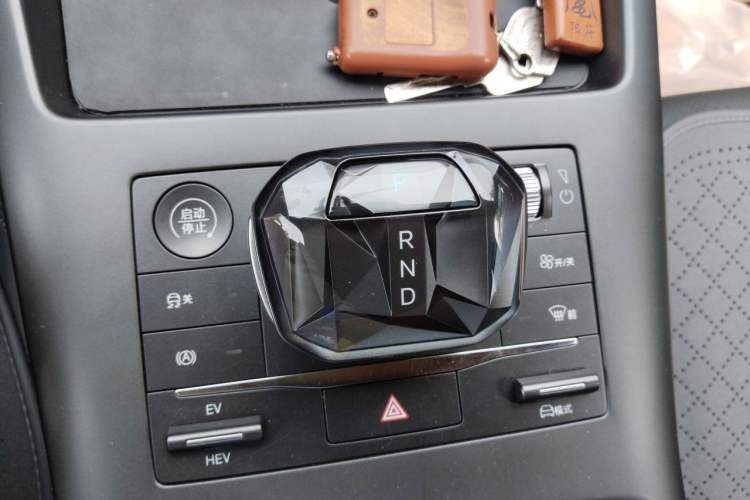 Used BYD Qin PLUS 2025 DM-i Smart Drive 55KM Leading Model Gear Lever