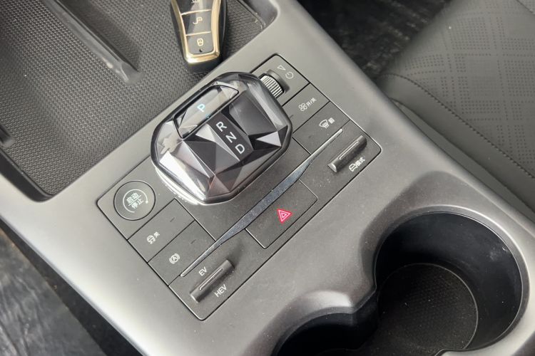 Used BYD Qin PLUS 2025 DM-i Smart Drive 55KM Leading Model Gear Lever
