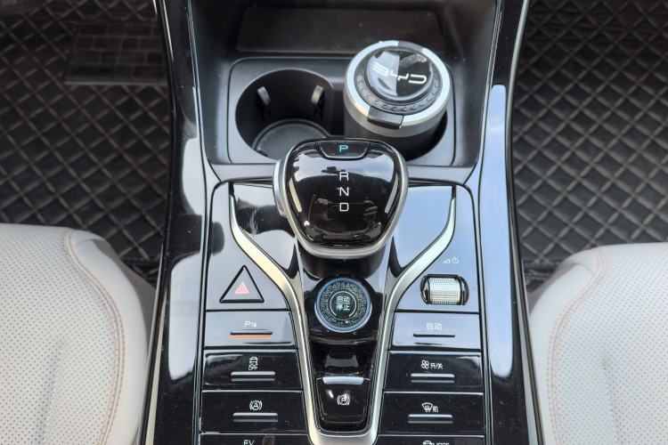 Used BYD Qin PLUS 2025 DM-i Smart Drive 55KM Leading Model Gear Lever