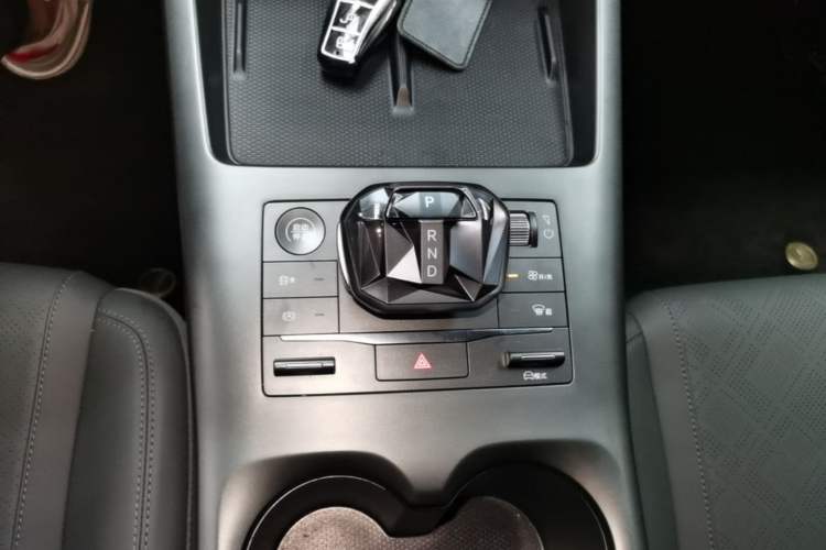 Used BYD Qin PLUS 2025 DM-i Smart Drive 55KM Leading Model Gear Lever