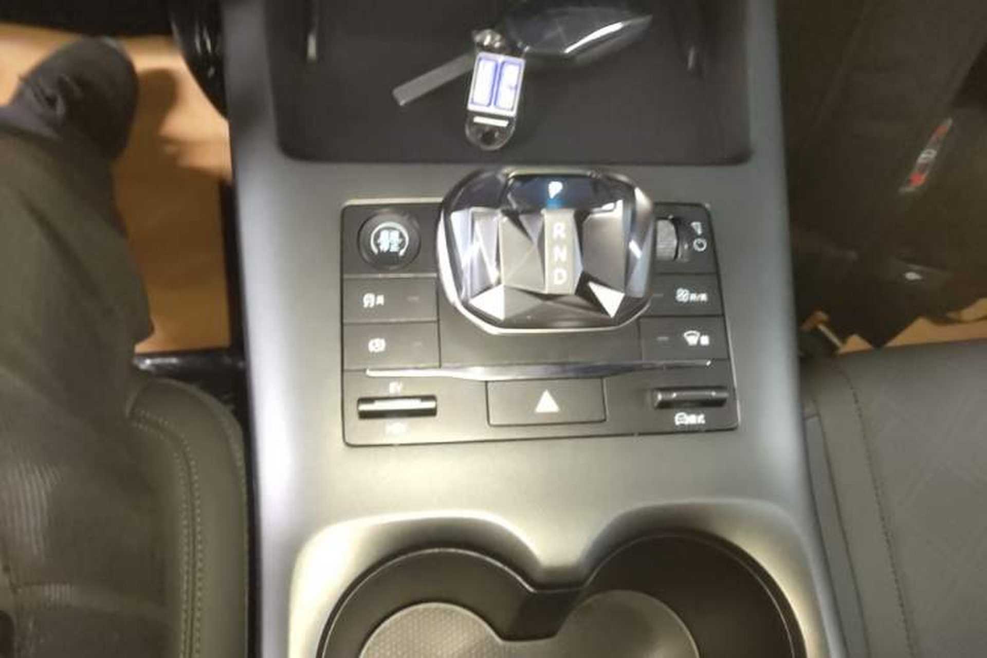 Used BYD Qin PLUS 2025 DM-i Smart Drive 55KM Leading Model Gear Lever