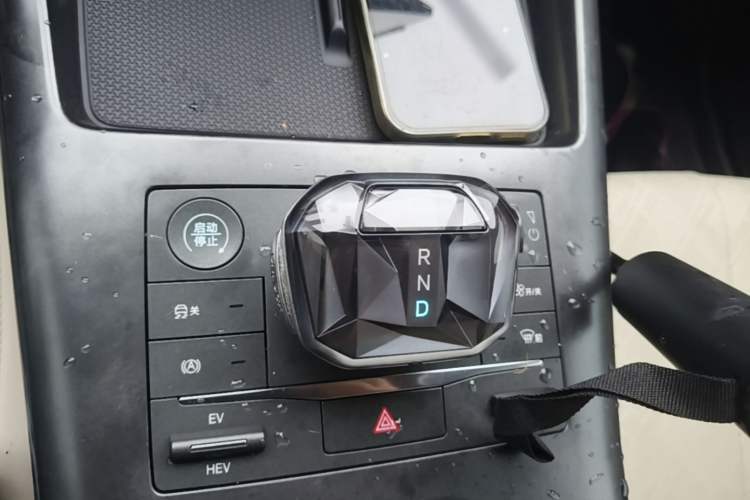 Used BYD Qin PLUS 2025 DM-i Smart Drive 55KM Leading Model Gear Lever