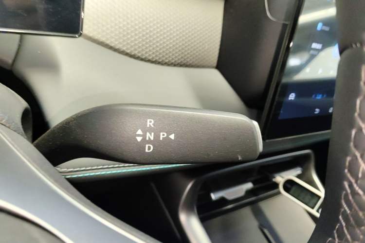 Used BYD Qin PLUS  Gear Lever