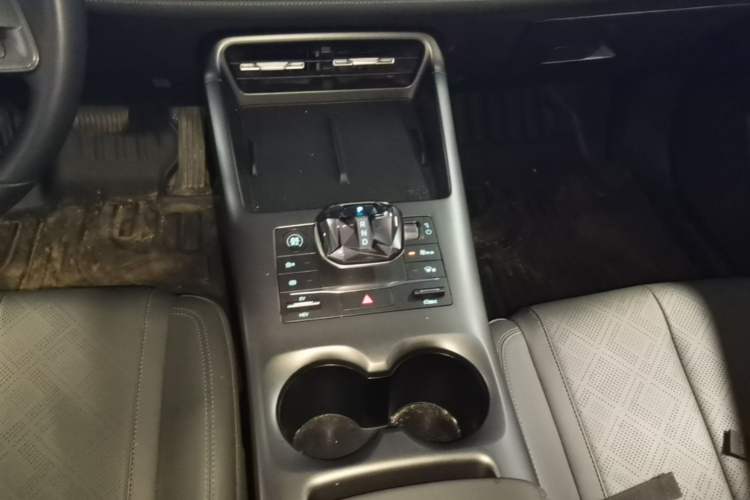 Used BYD Qin PLUS 2025 DM-i Smart Drive 55KM Leading Model Gear Lever
