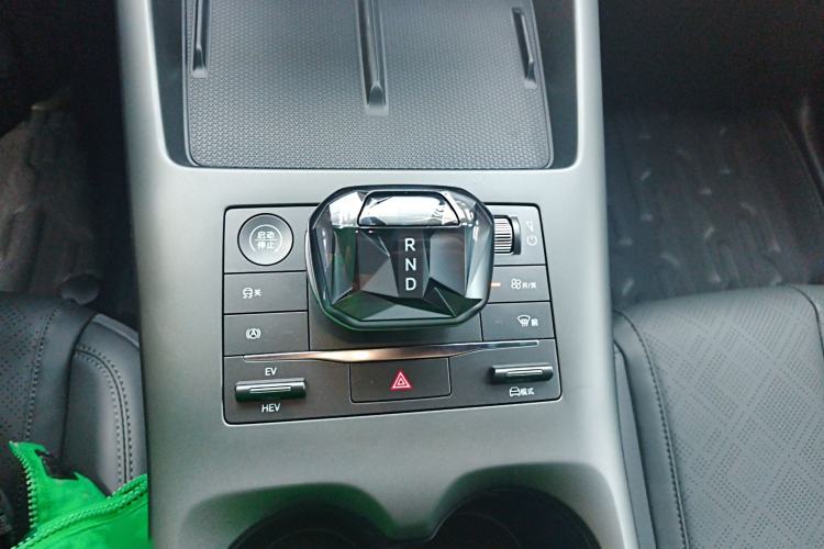 Used BYD Qin PLUS 2025 DM-i Smart Drive 55KM Leading Model Gear Lever