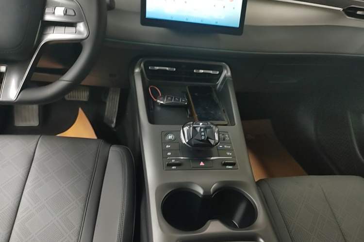 Used BYD Qin PLUS 2025 DM-i Smart Drive 55KM Leading Model Gear Lever