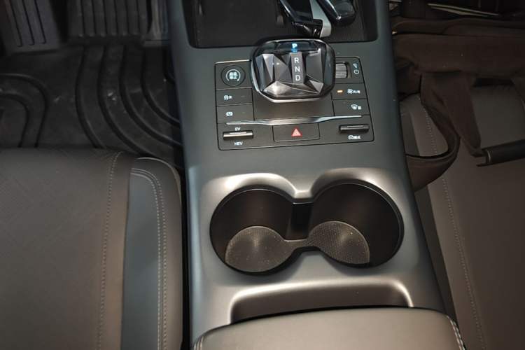 Used BYD Qin PLUS 2025 DM-i Smart Drive 55KM Leading Model Gear Lever
