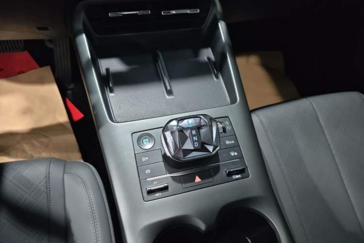 Used BYD Qin PLUS 2025 DM-i Smart Drive 55KM Leading Model Gear Lever