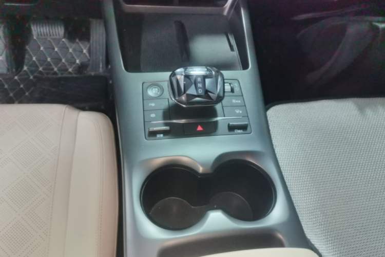 Used BYD Qin PLUS 2025 EV Smart Drive Edition 420KM Leading Model Gear Lever