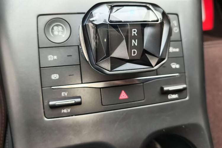 Used BYD Qin PLUS 2025 DM-i Smart Drive 55KM Leading Model Gear Lever