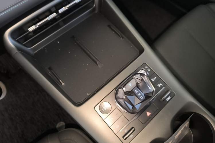 Used BYD Qin PLUS 2025 DM-i Smart Drive 55KM Leading Model Gear Lever