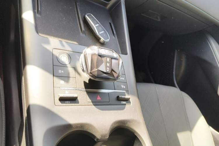 Used BYD Qin PLUS 2025 DM-i Smart Drive 55KM Leading Model Gear Lever